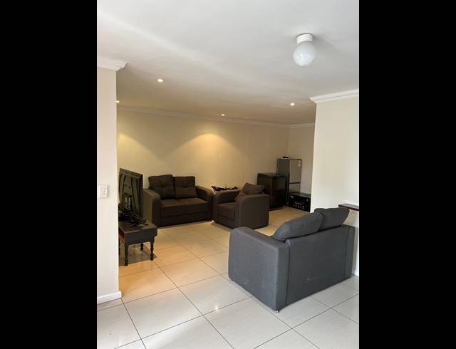 3 BEDROOM HOUSE TO LET IN SUMMER GREENS